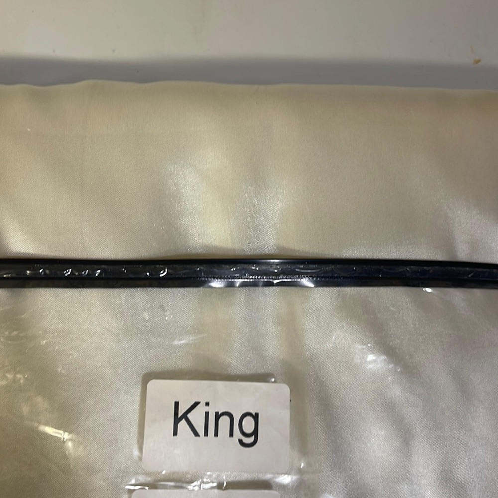 BNWT Pothuiny King Size Satin Sheets